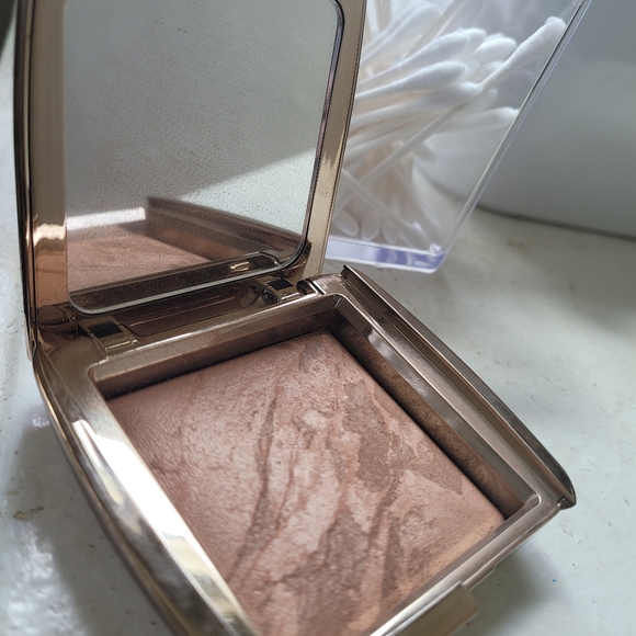 Hourglass Bronzer